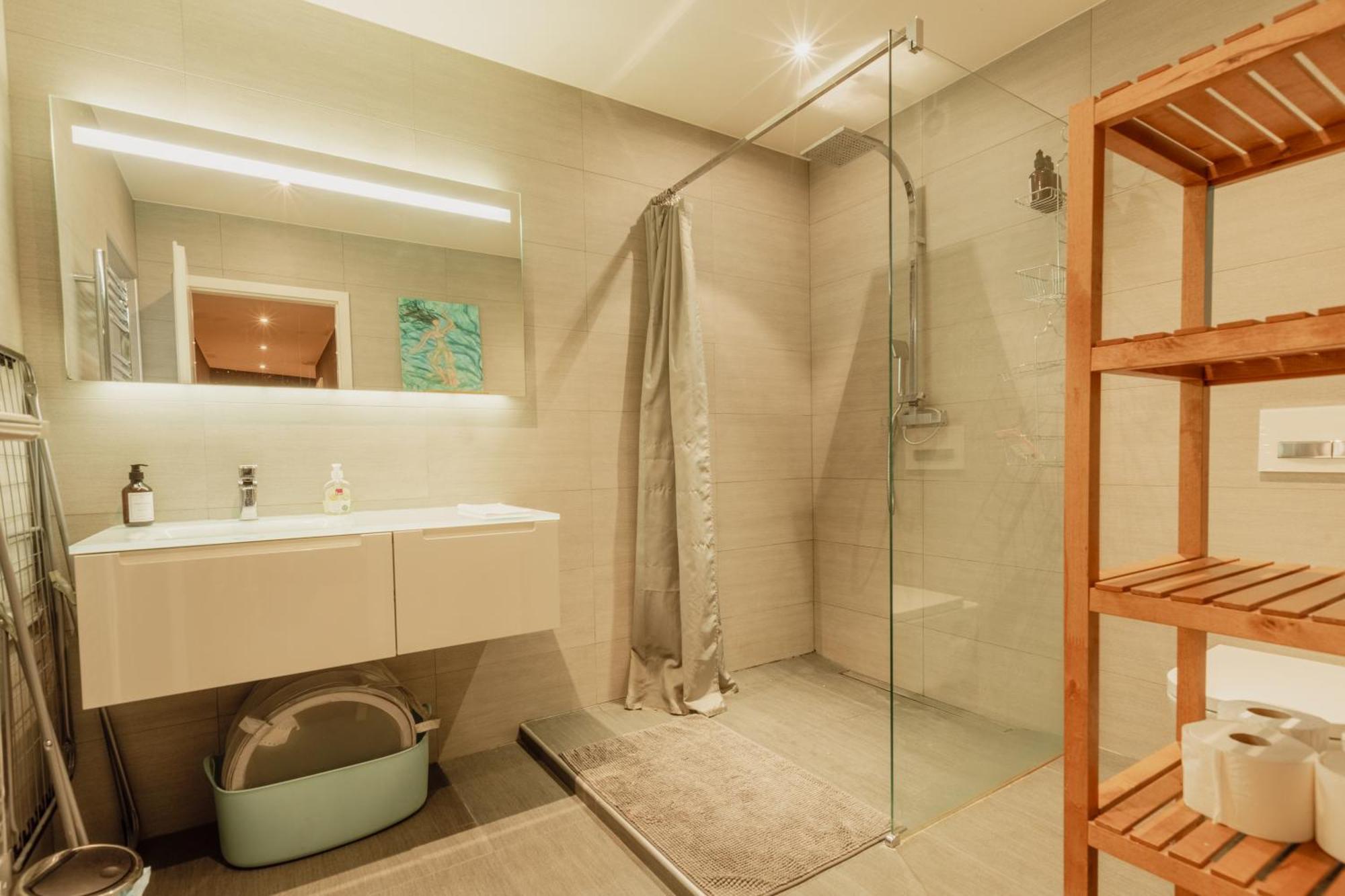 Spacieux A 15 Minutes Du Jet D'eau Apartamento *
